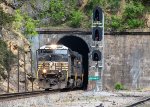 NS 4064 exits the Montgomery Tunnel